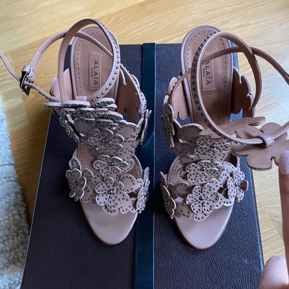 Alaia Pointure Pink Nude Heels - Picture 10 of 10